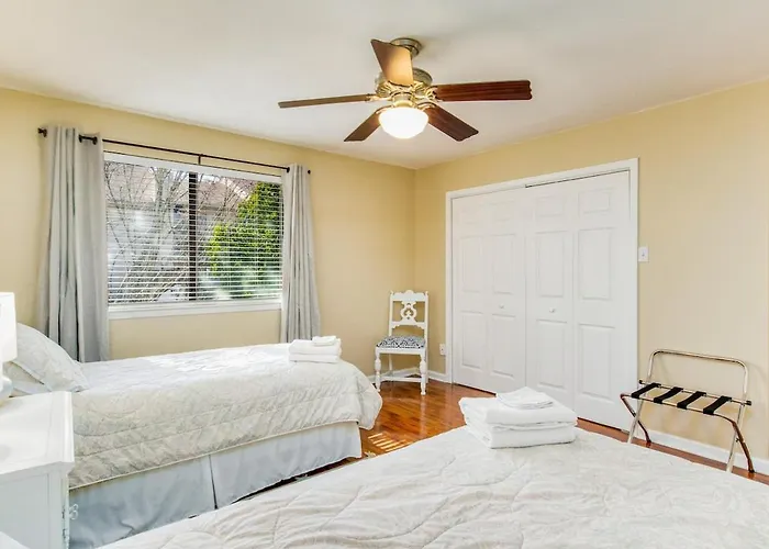 Sunny Large Two Bedroom Townhouse - Pool