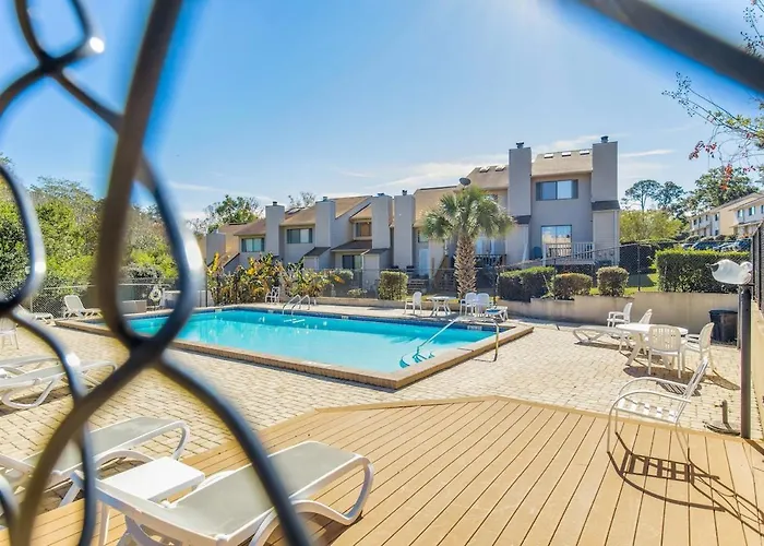 Sunny Large Two Bedroom Townhouse - Pool *