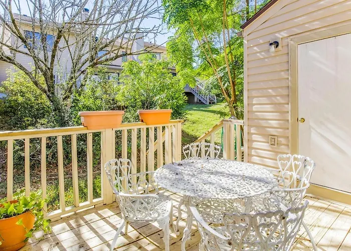 Sunny Large Two Bedroom Townhouse - Pool
