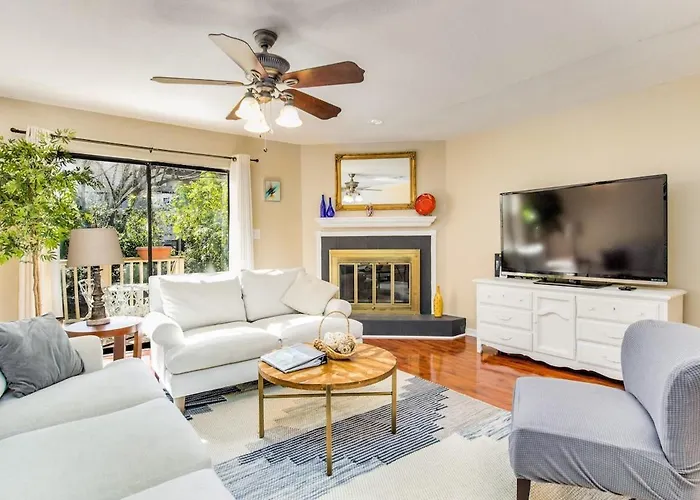 Sunny Large Two Bedroom Townhouse - Pool Apartment Pensacola