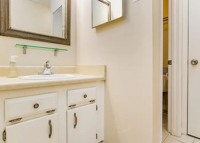 Apartment Sunny Large Two Bedroom Townhouse - Pool