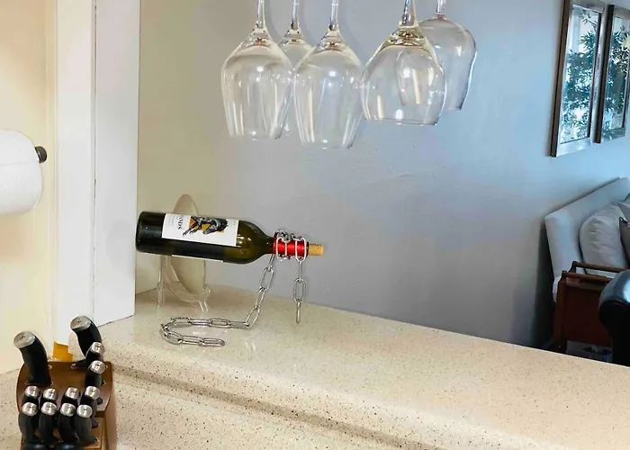 Sunny Large Two Bedroom Townhouse - Pool Apartment *