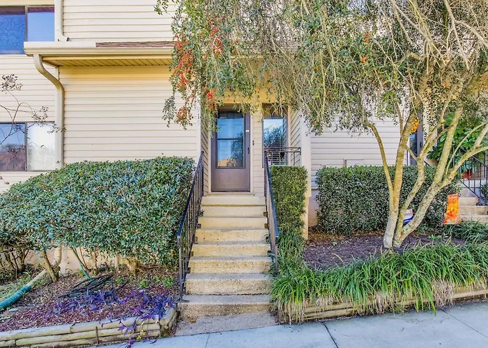 Sunny Large Two Bedroom Townhouse - Pool